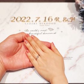 【ラザール ダイヤモンド(LAZARE DIAMOND)の口コミ】 光が当たる時はもちろん、暗いところでもキラキラと輝くダイヤモンドに惹…