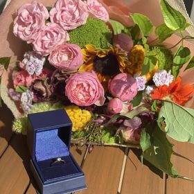 【銀座ダイヤモンドシライシの口コミ】 キラキラしてて最高に可愛いです。素敵な物を貰いました。一生の宝物です…