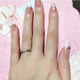 【ハート＆アイ】の口コミ シンプルで誕生石が入れれたりと見た目も可愛かったのでこの指輪に決めまし...