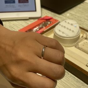 【TRECENTI(トレセンテ)の口コミ】 シンプルなデザインの指輪を探していましたが、丁寧に色々と教えていただ…