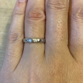 【TRECENTI(トレセンテ)の口コミ】 指輪のデザインはシンプルなものにしようと決めていました。一粒ダイヤが…
