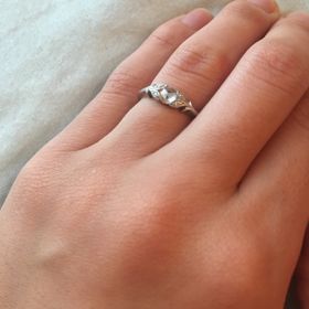 【hum(ハム)の口コミ】 ローズカットのダイヤモンド。ブリリアントカットの如何にもダイヤという…