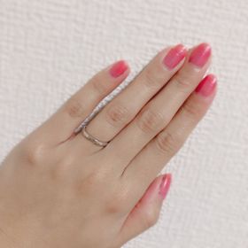 【銀座ダイヤモンドシライシの口コミ】 自分側でしかダイヤモンドが見えないデザインでなかなか見たことがなく、…