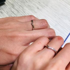 【TRECENTI(トレセンテ)の口コミ】 男性側はダイヤが入ってないので、形が特徴的なものを探していました。
こ…