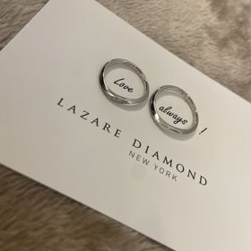 【ラザール ダイヤモンド(LAZARE DIAMOND)の口コミ】 婚約指輪と重ね付けもしたかったので、重ね付けしたときのバランスも重視…