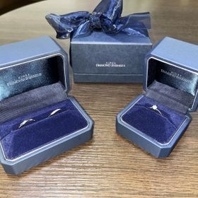 【銀座ダイヤモンドシライシの口コミ】 彼女とセットで購入したのですが、
指輪のデザインが両方とも良く、
指輪…