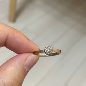 【mina.jewelry(ミナジュエリー)の口コミ】 金属の種類とデザインの幅が豊富だったから。
プラチナにダイヤモンドの「…