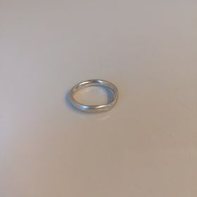 【ティファニー(Tiffany & Co.)の口コミ】 デザインについてはシンプルな物が好きだったので、大満足でした。
営業の…