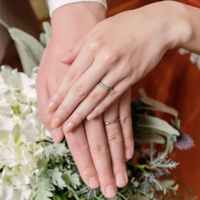 【ラザール ダイヤモンド(LAZARE DIAMOND)の口コミ】 ダイヤが中央に配置されているストレートのものを探していました。ダイヤ…