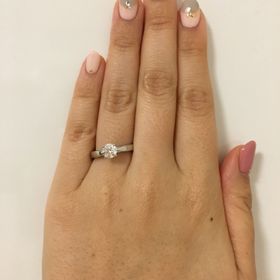 【銀座ダイヤモンドシライシの口コミ】 初めは、両サイドにメレダイヤが付いているデザインを希望していたのです…