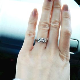 【カルティエ(Cartier)の口コミ】 婚約指輪がバレリーナソリテールだったため、カチッと合うバレリーナカー…