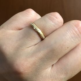 【アイプリモ(I-PRIMO)の口コミ】 イエローゴールドで、ミル打ち、ストレート、ダイヤモンドを半面全部にあ…