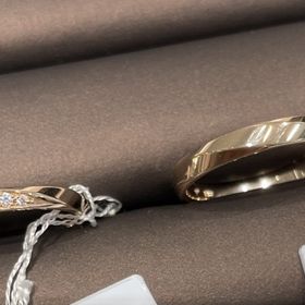 【アイプリモ(I-PRIMO)の口コミ】 カクカクとしたデザインですが、女性用はダイヤモンドが入っているので厳…