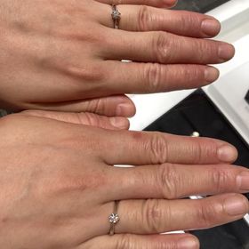 【ラザール ダイヤモンド(LAZARE DIAMOND)の口コミ】 彼とあらかじめ相談して、婚約指輪はシンプルな一石のものと決めていまし…