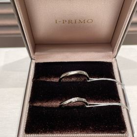 【アイプリモ(I-PRIMO)の口コミ】 斜めにダイヤが入っている、夫婦でペア間を感じられる結婚指輪を探してい…