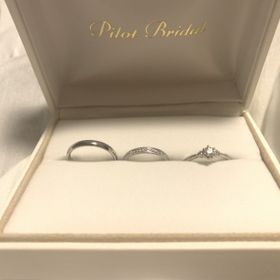 【PILOT BRIDAL(パイロットブライダル)の口コミ】 結婚指輪と言ったらノーマルなプラチナのイメージでした。ですが、ノーマ…