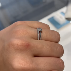 【ティファニー(Tiffany & Co.)の口コミ】 婚約指輪と結婚指輪どちらも必ず購入したいと思っていました。結婚指輪は…