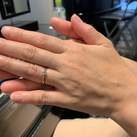 【銀座ダイヤモンドシライシの口コミ】 お手頃な値段とシンプルなデザインに惹かれ、こちらの要望にもしっかりと…