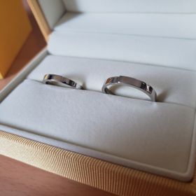 【ケイウノ ブライダル(K.UNO BRIDAL)の口コミ】 プラチナリングです。真ん中にあるひし形は金です。
他にないようなデザイ…