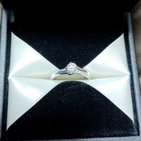 【エクセルコダイヤモンド(EXELCO DIAMOND)の口コミ】 一目みて、なんかこのデザイン好き！と思いました。これまで別の指輪をみ…