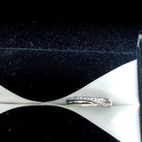 【エクセルコダイヤモンド(EXELCO DIAMOND)の口コミ】 ハーフエタニティタイプの結婚指輪がいいなと漠然と思っていましたか、ダ…