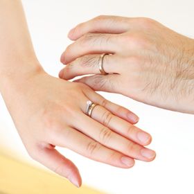 【出雲結(いずもゆい)の口コミ】 なるべくシンプルで他の人と被りにくいものを選択しました。リングの素材…