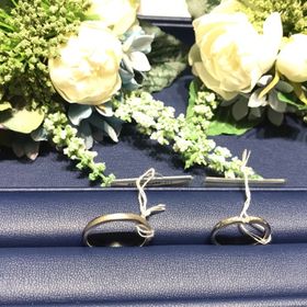 【銀座ダイヤモンドシライシの口コミ】 輝き、はめ心地、見た目、全てが理想的でした。
新婦側のマリッジリングに…