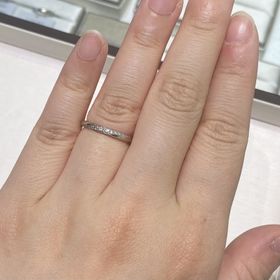 【アイプリモ(I-PRIMO)の口コミ】 流れるようなダイヤモンドラインが特徴の指輪デザインです。
ダイヤモンド…