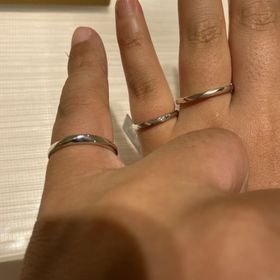 【TRECENTI(トレセンテ)の口コミ】 石なしのシンプルな指輪を探しており、こちらはその中でも独特のウェーブ…