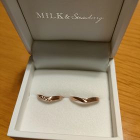 【MILK&Strawberry(ミルクアンドストロベリー)の口コミ】 実際に着けてみたところピンクゴールドは肌なじみがよく、個性的な商品で…