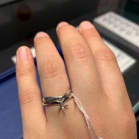 【銀座ダイヤモンドシライシの口コミ】 手作りした結婚指輪がV字ラインのため、それに合うものを探していました。…