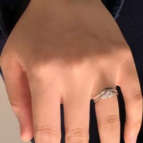 【モニッケンダム(MONNICKENDAM)の口コミ】 手作りした結婚指輪がV字ラインのため、それに合うものを探していました。…