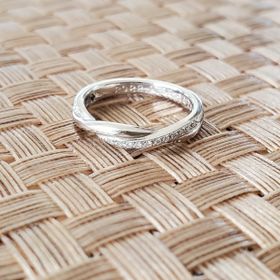 【LEGAN(レガン)の口コミ】 金属アレルギーがあるため、アレルギーが起こりにくい素材で指輪を探して…