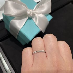 【ティファニー(Tiffany & Co.)の口コミ】 ティファニーのクラシック　ミルグレイン　バンドリングです。
こちらはダ…
