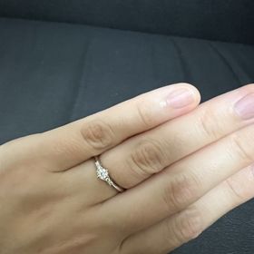 【アイプリモ(I-PRIMO)の口コミ】 2人で見に行き、沢山指輪を付けさせていただき、その中でも2人でこれがい…