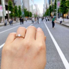 【銀座ダイヤモンドシライシの口コミ】 シンプルで、凹凸で引っ掛かることがないようなデザインが良かったので、…