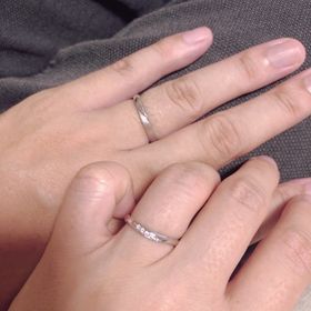 【銀座ダイヤモンドシライシの口コミ】 Vラインのものは苦手でしたが、柔らかなVラインの指輪をアドバイス頂きま…