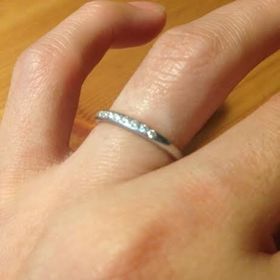 【ひなの口コミ】 手が小さく指が細い私に、細くて華奢なエレガントなデザインのリングでぴ…