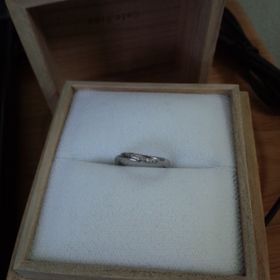 【CAFERING(カフェリング)の口コミ】 石の入った、V字のマリッジリングがよくてこの指輪にたどり着きました。い…