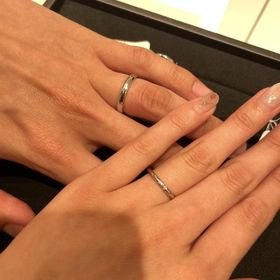 【ティファニー(Tiffany & Co.)の口コミ】 人気のデザインだそうで、ダイヤが3粒あって可愛かったです。
シンプルな…