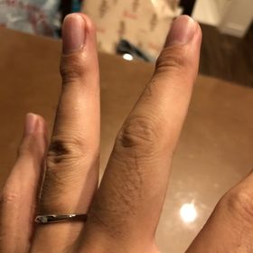 【ラザール ダイヤモンド(LAZARE DIAMOND)の口コミ】 デザインが美しくリングの太さもちょうど良いと思う。
螺旋状にカットされ…