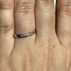 【銀座ダイヤモンドシライシの口コミ】 彼女が気に入ったので購入しました。
男性側の指輪もシンプルで素敵でした…