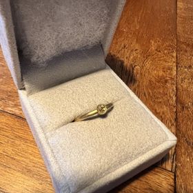 【mina.jewelry(ミナジュエリー)の口コミ】 指輪の質感やデザインが他社ではない感じで非常に好みでした。予算的にも…