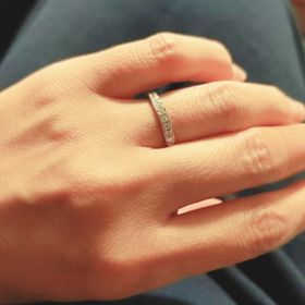 【4℃ BRIDAL(ヨンドシーブライダル)の口コミ】 エタニティのデザインに憧れていたのでほぼ一目惚れでした。
色々試させて…