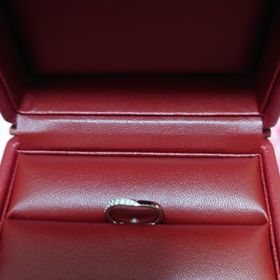 【モニッケンダム(MONNICKENDAM)の口コミ】 指輪のデザインに一目惚れしました。
石の大きさが関係なく、高品質である…