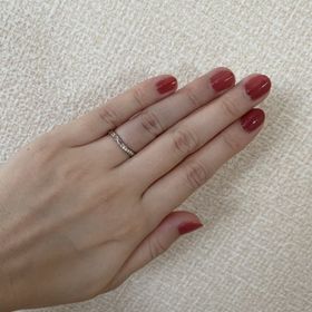 【銀座ダイヤモンドシライシの口コミ】 初めは全体的にダイヤがついてるデザインがよかったが、今回選んだのは左…