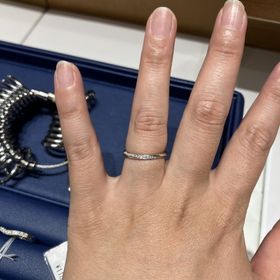 【銀座ダイヤモンドシライシの口コミ】 初めて指輪見学に行った店舗がシライシ様でした。bouquetを試着させてもら…