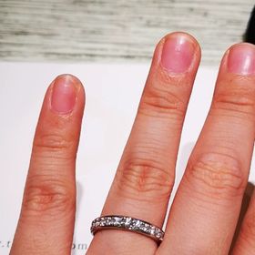 【TRECENTI(トレセンテ)の口コミ】 ハーフエタニティを中心に探しておりました。
このリングは輝きが素晴らし…