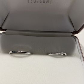 【ジュエリーツツミ(JEWELRY TSUTSUMI)の口コミ】 シンプルかつワンポイントがある可愛いデザインで、2人とも気に入った指輪…
