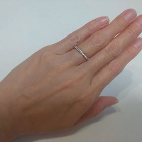 【和光ブライダルブティックギンザの口コミ】 ハーフエタニティで、なるべく細くて華奢なデザインのものとだけ決めて、…